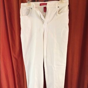 Jeans by Gloria Vanderbilt, white,navy